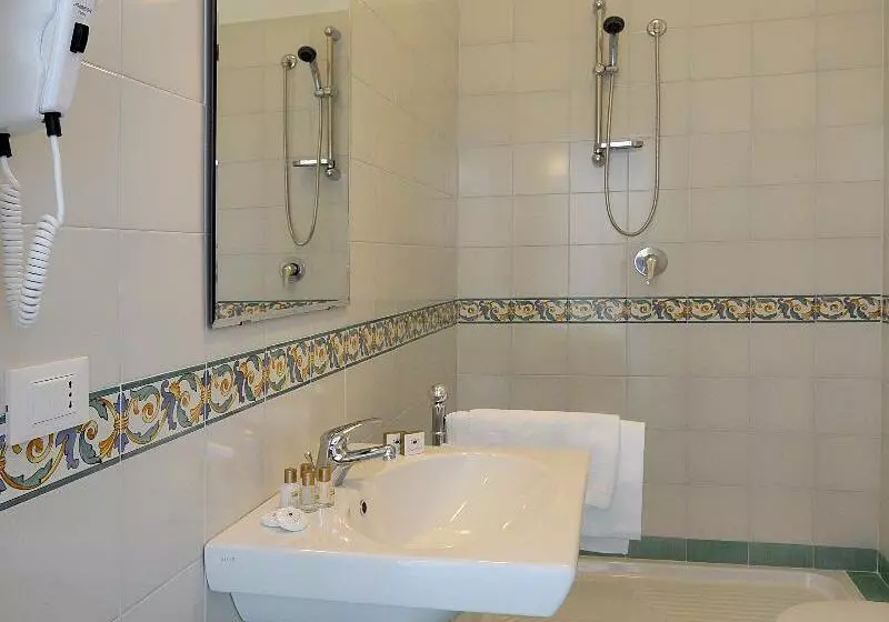 استودیوی استاندارد با چشم‌انداز دریا, Residence Due Torri