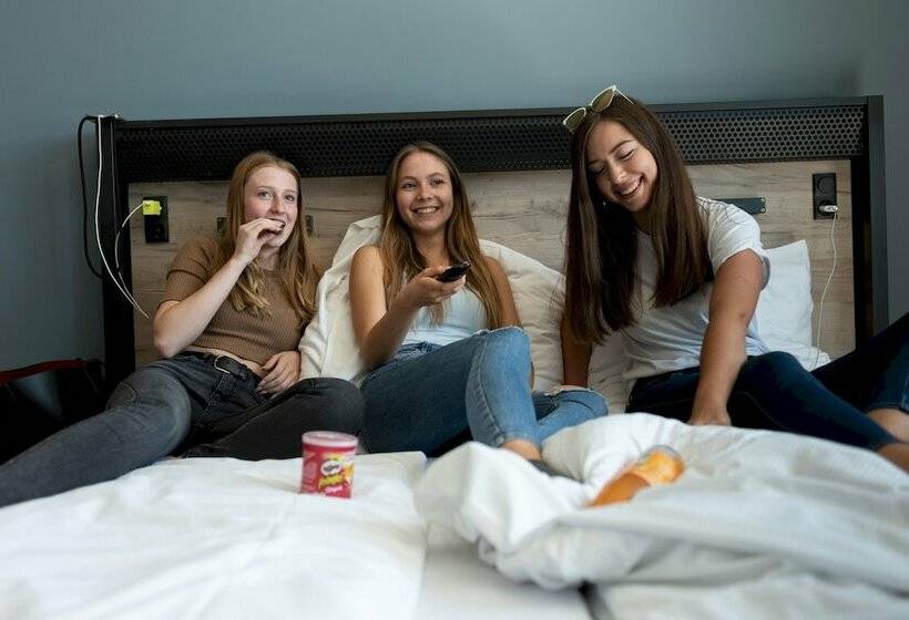 غرفة قياسية رباعية, a&o München Laim