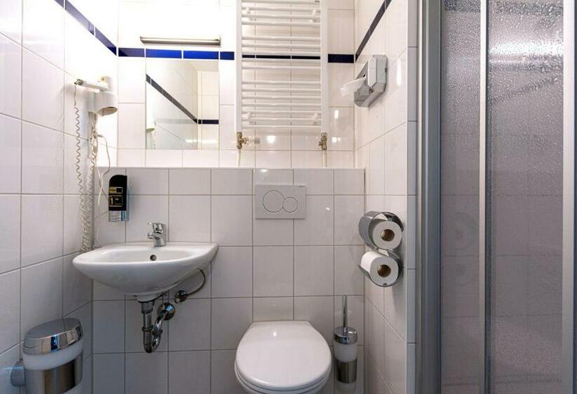 Кровать в Общей Комнате, a&o München Laim