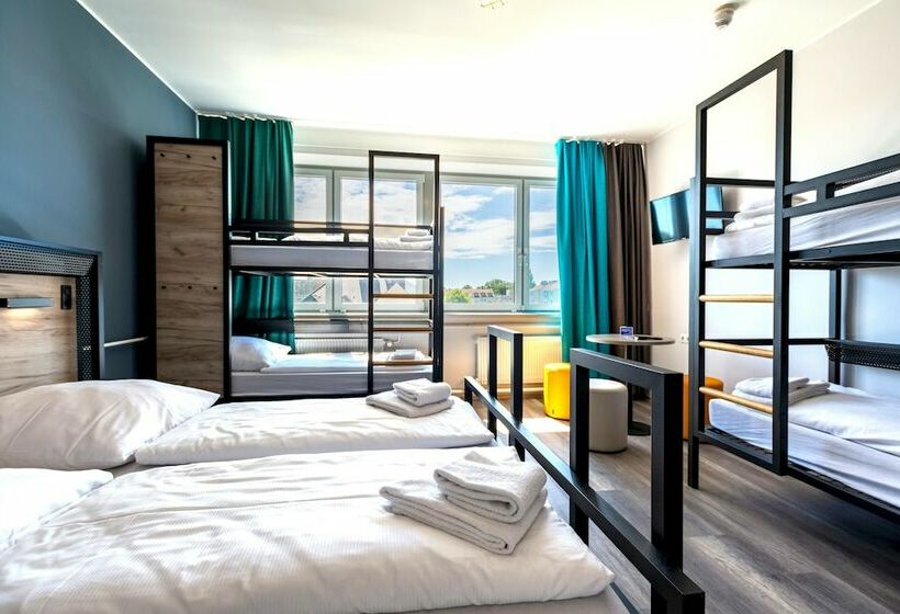 سرير فى غرفة مشتركه, a&o München Laim