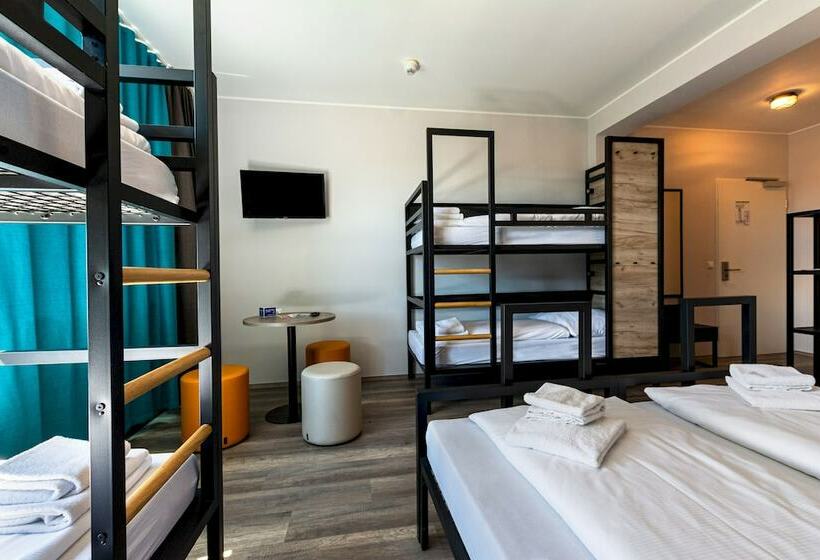 سرير فى غرفة مشتركه, a&o München Laim
