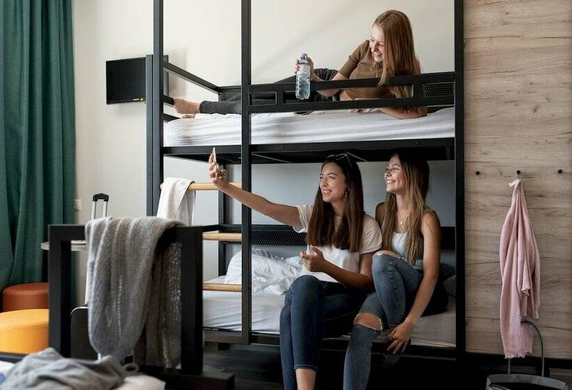 Кровать в Общей Комнате, a&o München Laim
