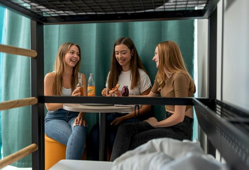 سرير فى غرفة مشتركه, a&o München Laim