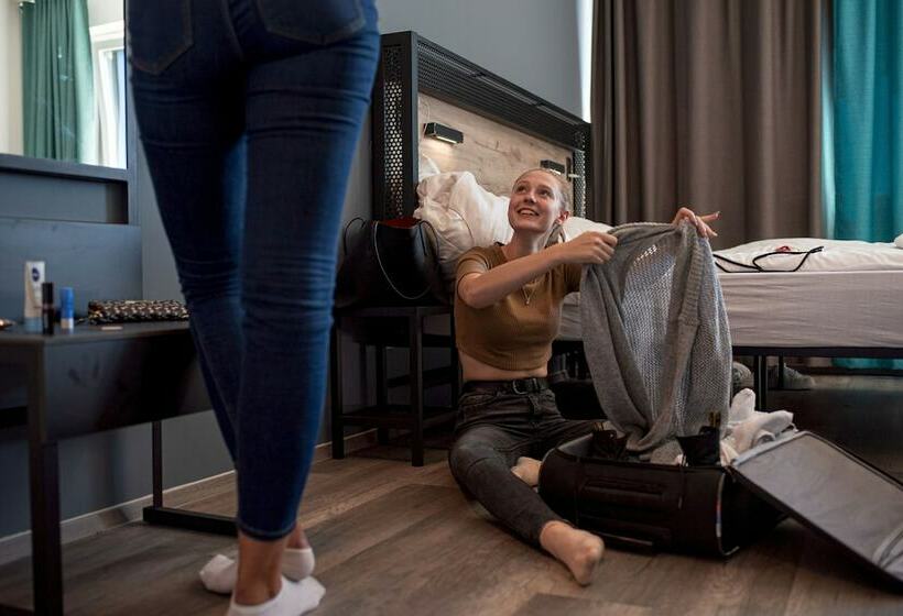 سرير فى غرفة مشتركه, a&o München Laim