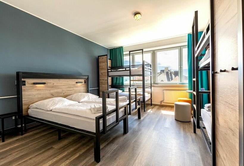 Кровать в Общей Комнате, a&o München Laim