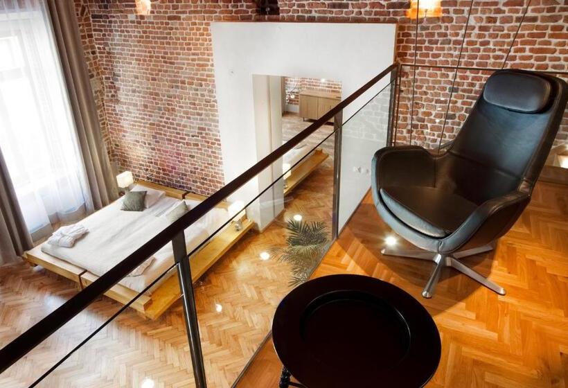 メゾネットスイート, Aparthotel Stare Miasto