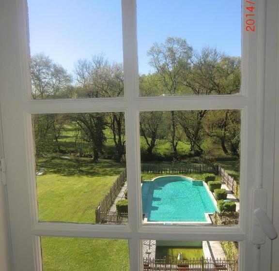 プールビュースタンダードルーム, Château De Fourcès