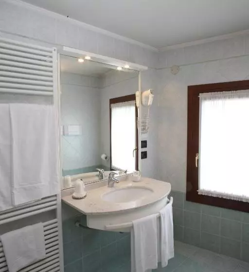 スタンダード4人部屋, Albergo Alla Campana