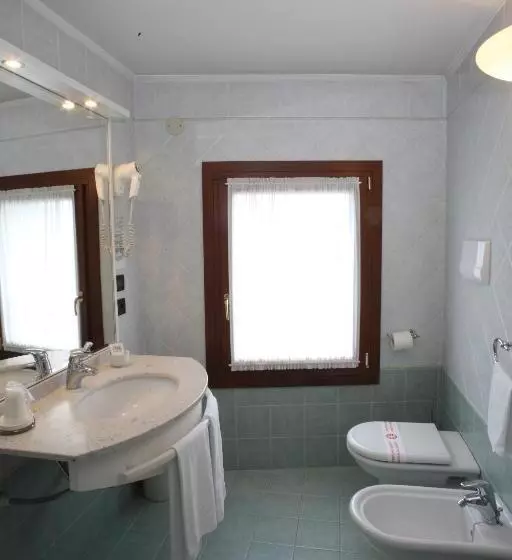 スタンダード4人部屋, Albergo Alla Campana