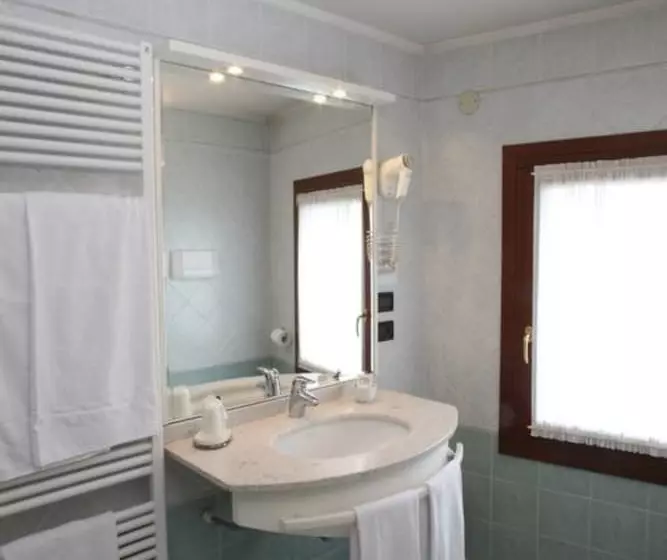 スタンダードトリプルルーム, Albergo Alla Campana