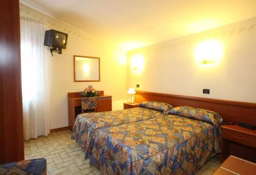 スタンダードトリプルルーム, Albergo Alla Campana