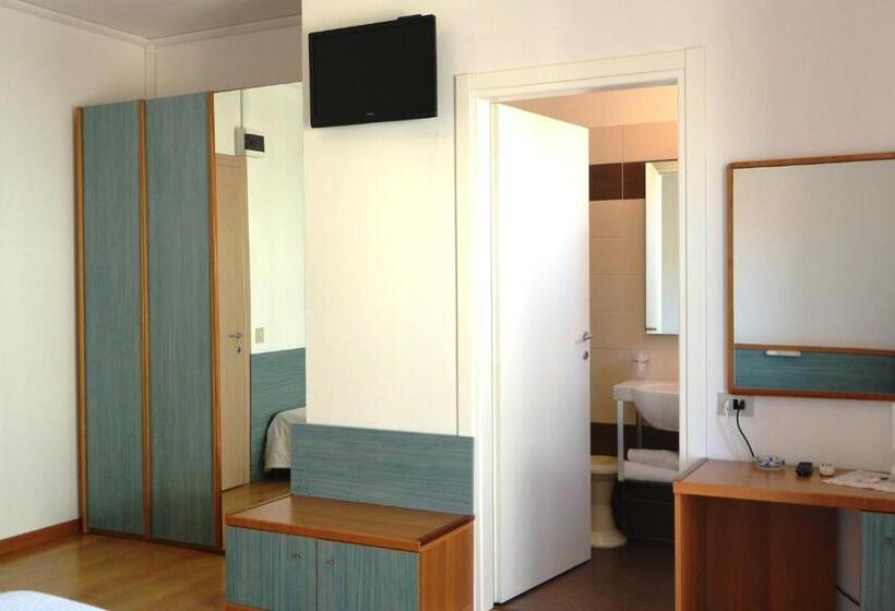 חדר סטנדרט לשלושה, Antoniana