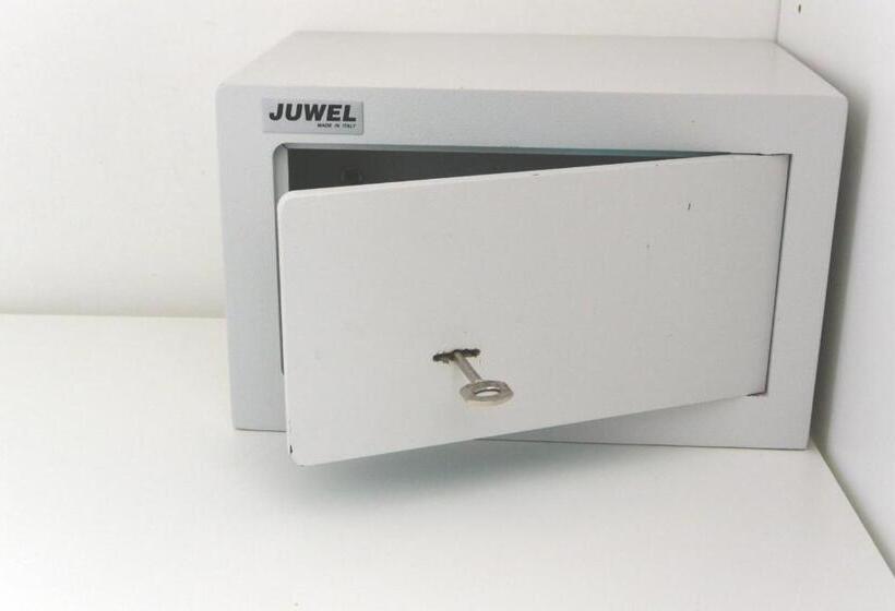 חדר סטנדרט לשלושה, Antoniana