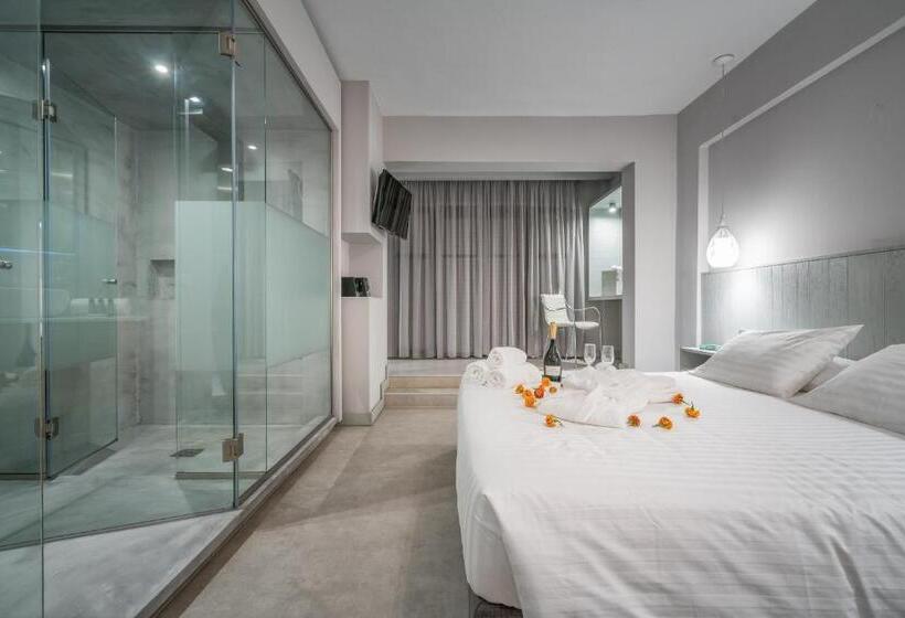 سوییت جونیور, Castelli Hotel Adults Only