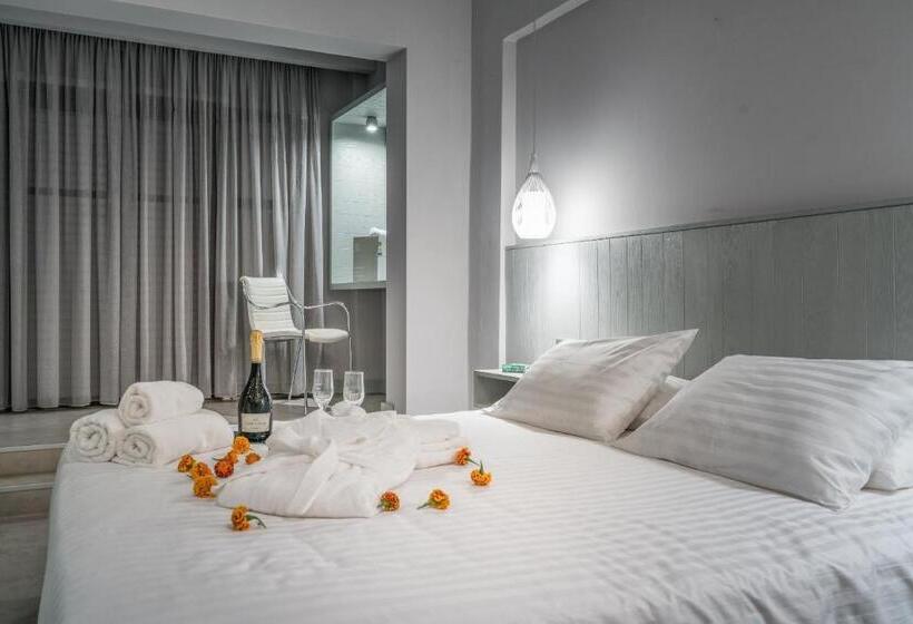 سوییت جونیور, Castelli Hotel Adults Only