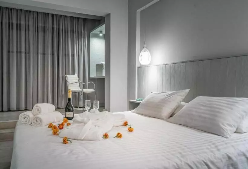 سوییت جونیور, Castelli Hotel Adults Only