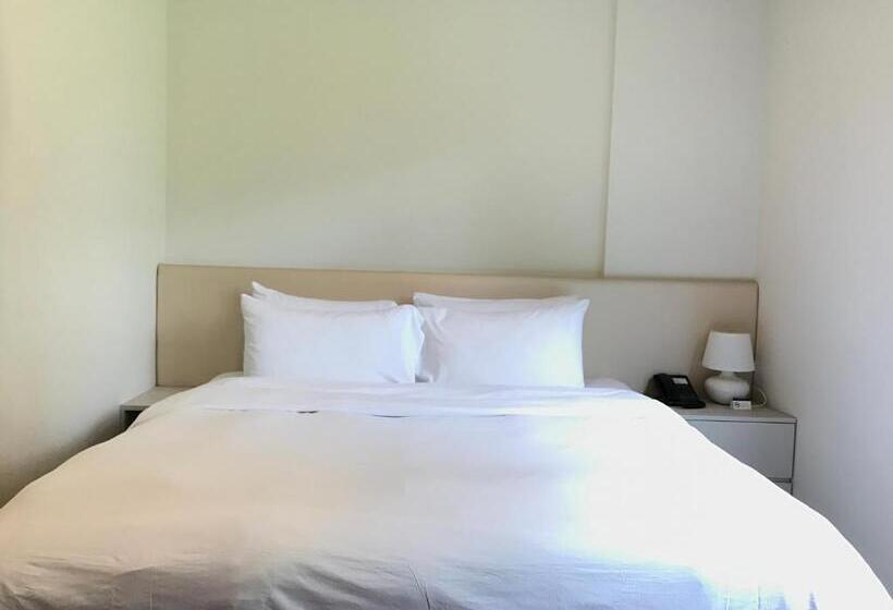 اتاق لوکس با تخت بزرگ, Changi Cove