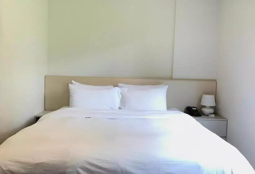 اتاق لوکس با تخت بزرگ, Changi Cove