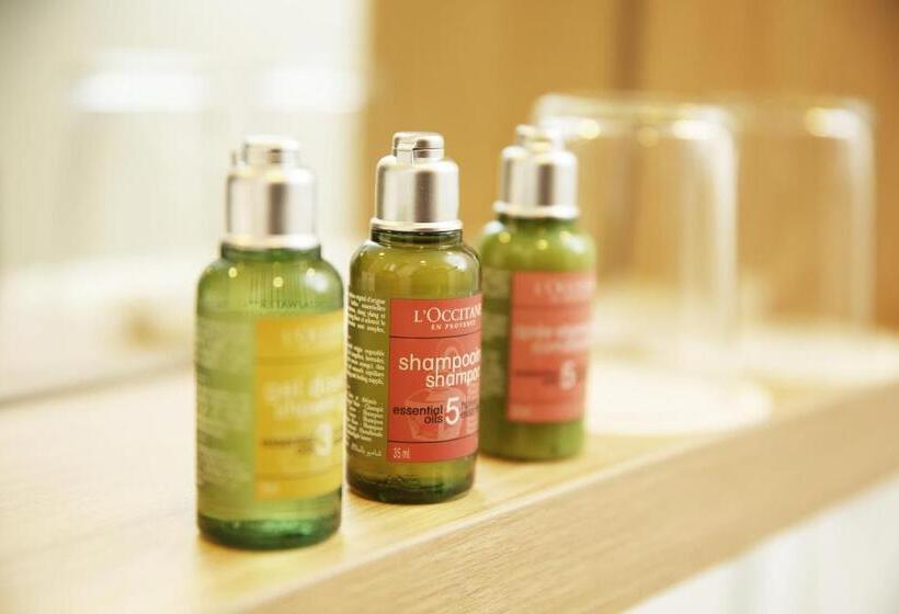 اتاق لوکس با تخت بزرگ, Changi Cove