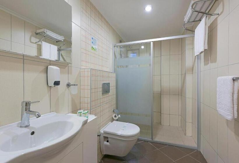 سوییت خانوادگی, Club Sidelya