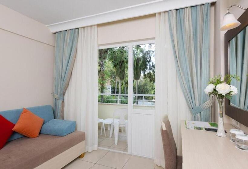 اتاق استاندارد سه نفره, Club Sidelya