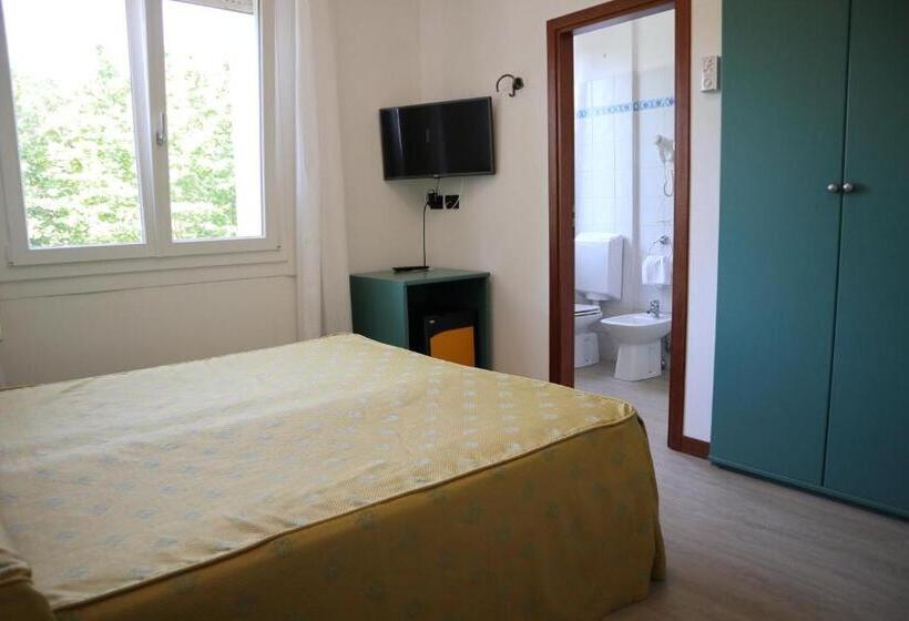 اتاق اکونومی, Corallo