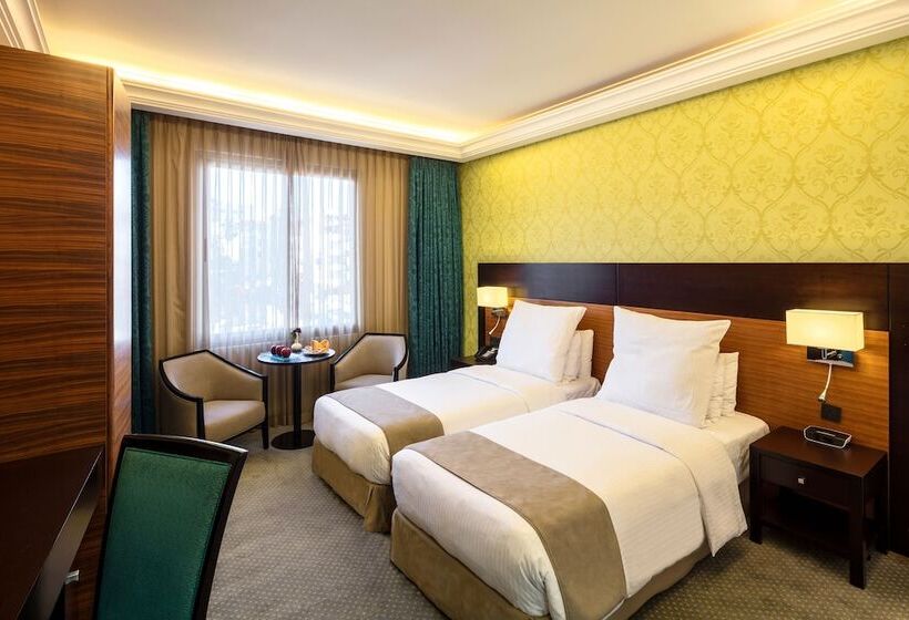 اتاق خانوادگی, Corp Amman