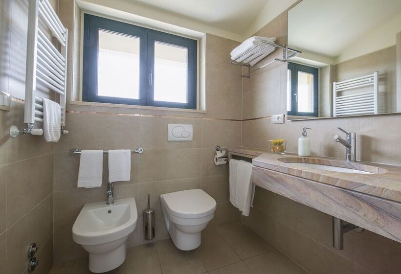 エコノミールーム, Dei Tigli