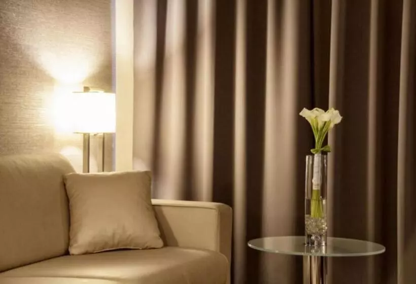 سوئیت اجرایی با مشاهده, Eto Park Hotel Business & Stadium