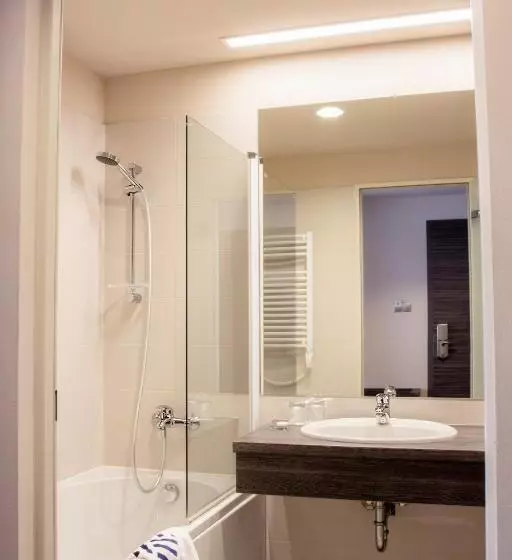 اتاق سوپریور تودرتو, Eto Park Hotel Business & Stadium
