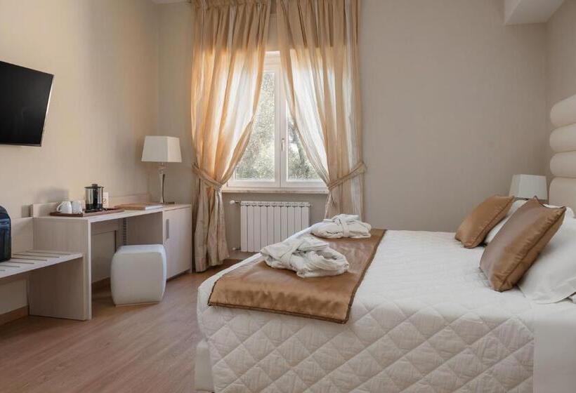 اتاق استاندارد سه نفره, Europa Grand