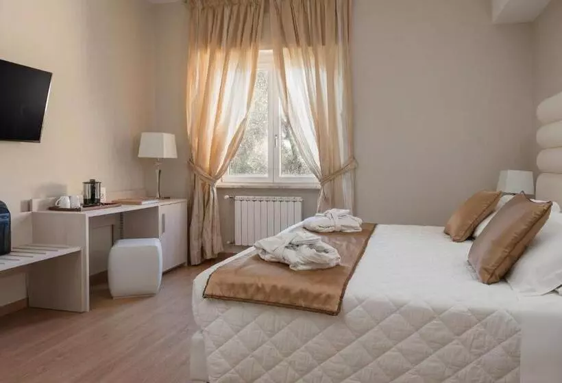 اتاق استاندارد سه نفره, Europa Grand