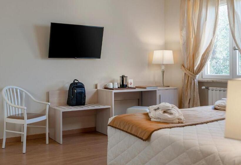 اتاق استاندارد سه نفره, Europa Grand