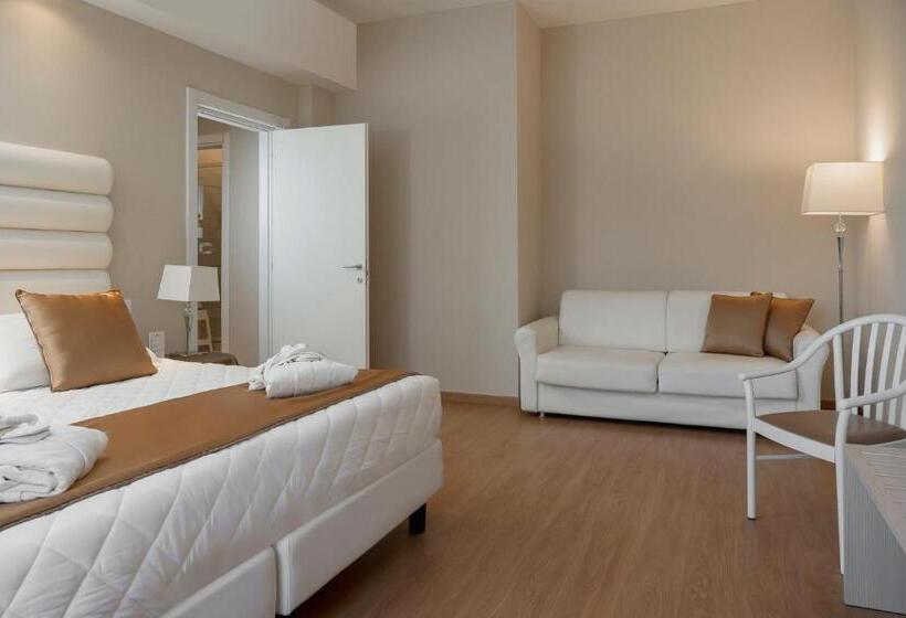 اتاق استاندارد سه نفره, Europa Grand