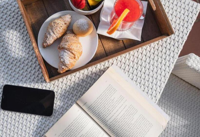 اتاق استاندارد با چشمانداز دریا, Europa Grand