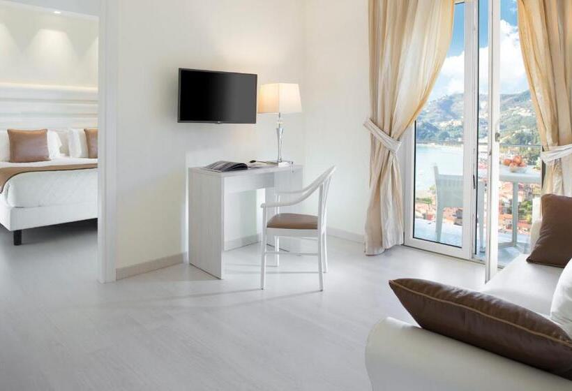 اتاق استاندارد با چشمانداز دریا, Europa Grand