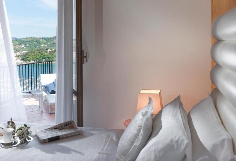 اتاق استاندارد با چشمانداز دریا, Europa Grand