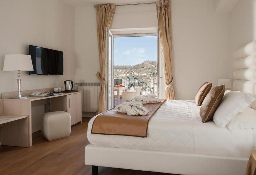 اتاق استاندارد با چشمانداز دریا, Europa Grand