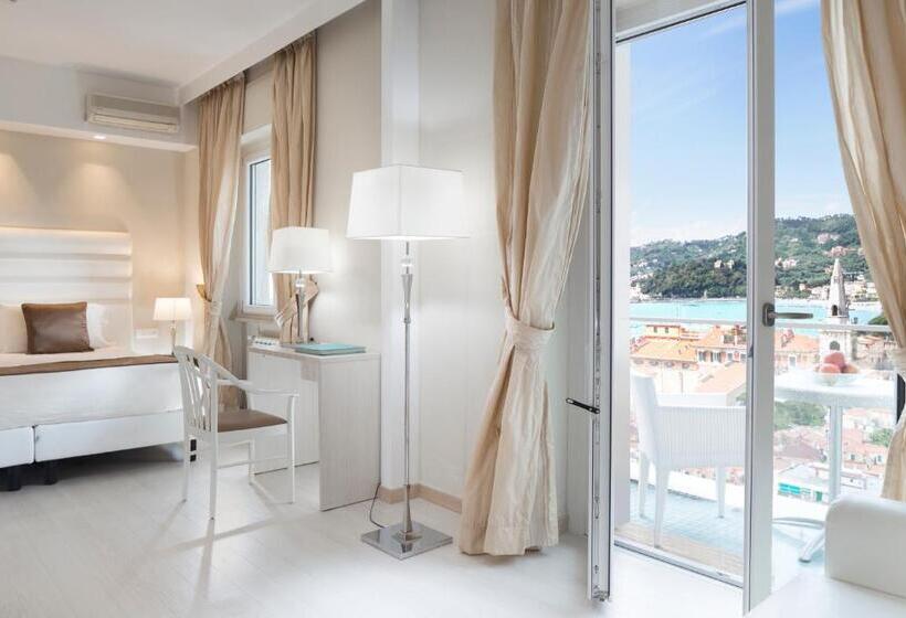 اتاق استاندارد با چشمانداز دریا, Europa Grand