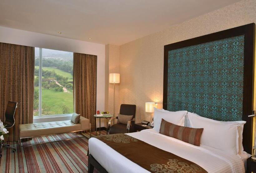 اتاق لوکس با تخت بزرگ, Holiday Inn Chandigarh Panchkula, An Ihg