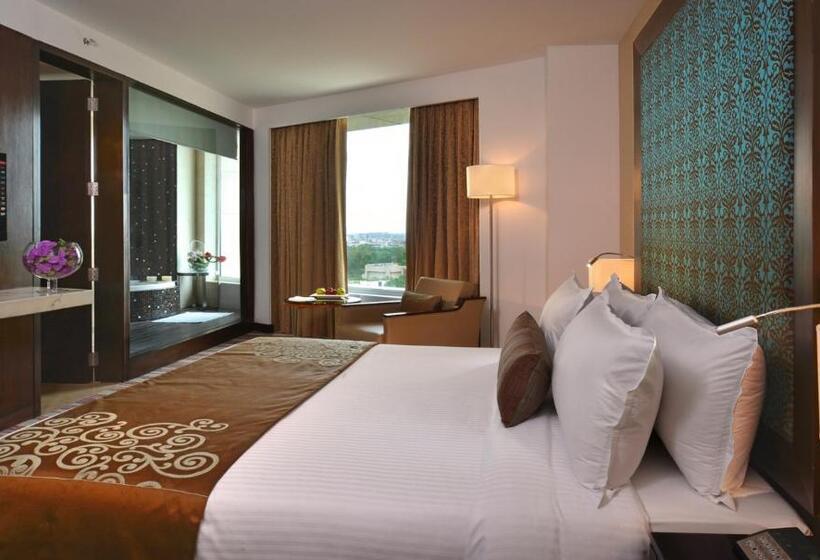 سوئیت جونیور با تخت بزرگ, Holiday Inn Chandigarh Panchkula, An Ihg
