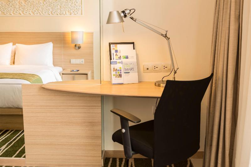 Camera Standard Letto Queen, Holiday Inn Express Semarang Simpang Lima, An Ihg