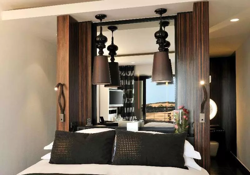 スタンダードシティビュールーム, Holiday Inn Express Semarang Simpang Lima, An Ihg