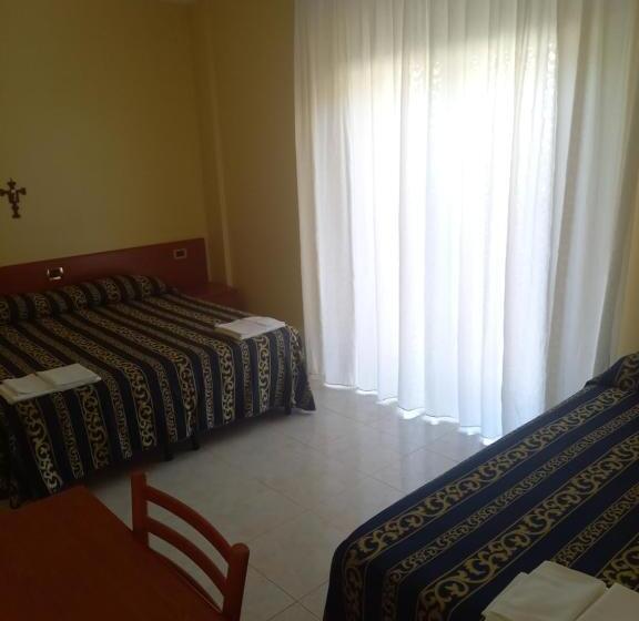 اتاق استاندارد سه نفره, Il Chierichetto