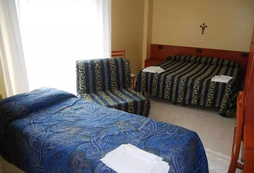 اتاق استاندارد سه نفره, Il Chierichetto