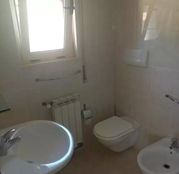 اتاق استاندارد چهار تخته, Il Chierichetto
