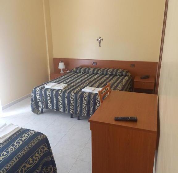 اتاق استاندارد چهار تخته, Il Chierichetto