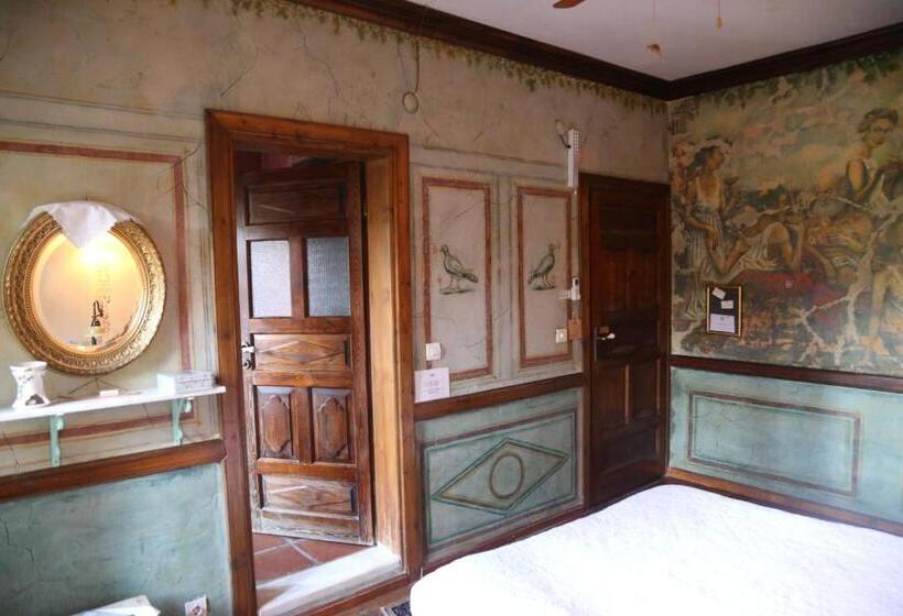 חדר סטנדרט, Nisanyan