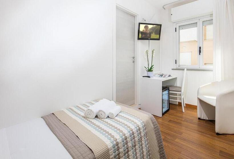 Standard Yhden Hengen Huone, Palace