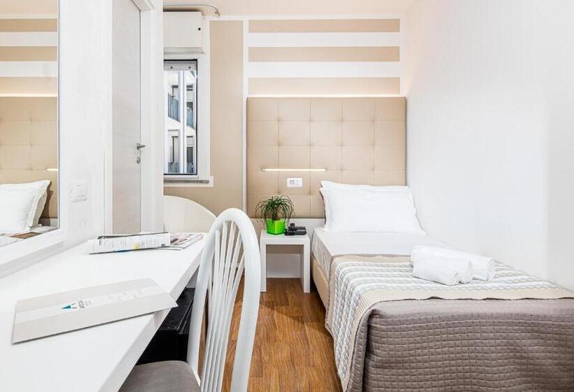 Standard Yhden Hengen Huone, Palace